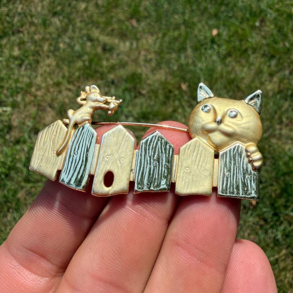 Vintage AJC Signed Kitty Cat Brooch Pin Gold Tone